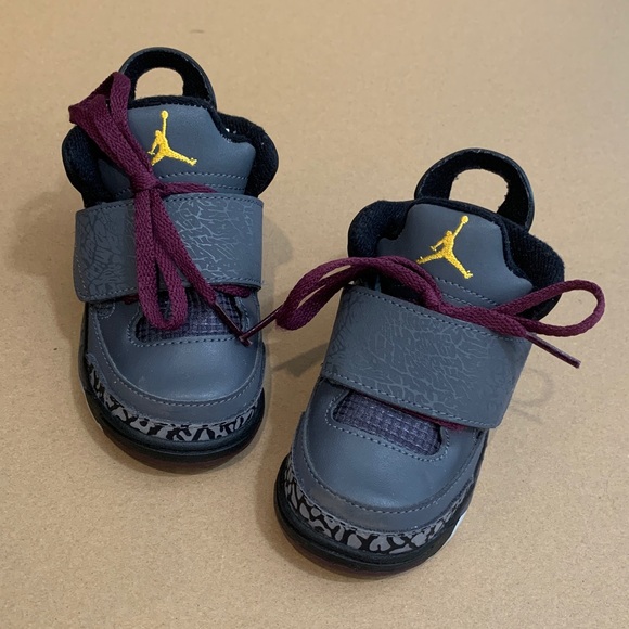 Jordan Gray and Black High-Top Bordeaux w/ purple laces come with original box - Picture 2 of 4